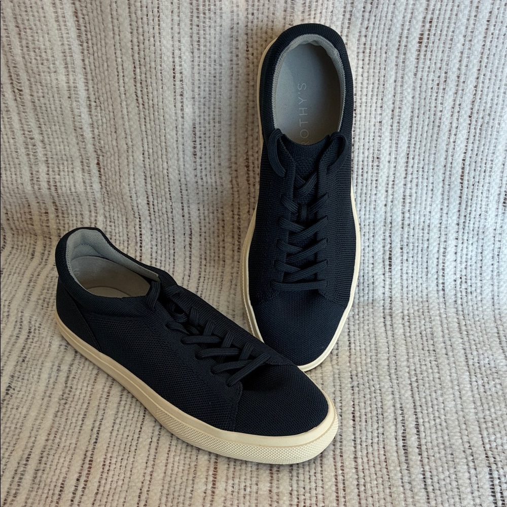 Rothy's Men's RS02 Navy Sneakers with Cream Sole. Men’s 10.5